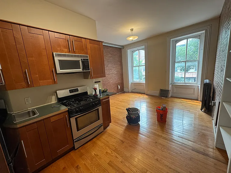 213 E King St #5 — Photo 1