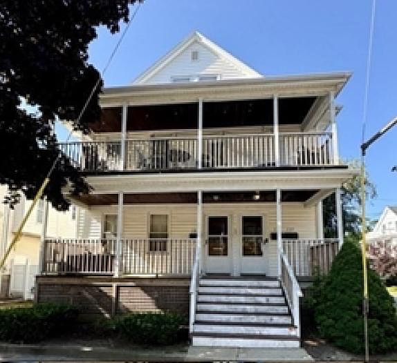 1st image of 137 Whitwell St #3