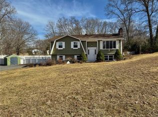 29 Harkness Rd, North Smithfield, RI 02896