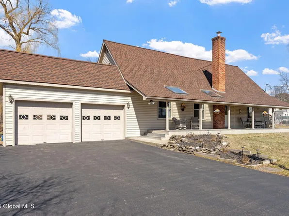 1370 Aquetuck Road, Ravena, NY 12143