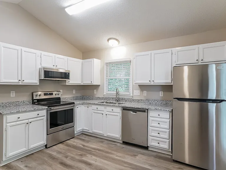 353 Amherst Creek Dr — Photo 8