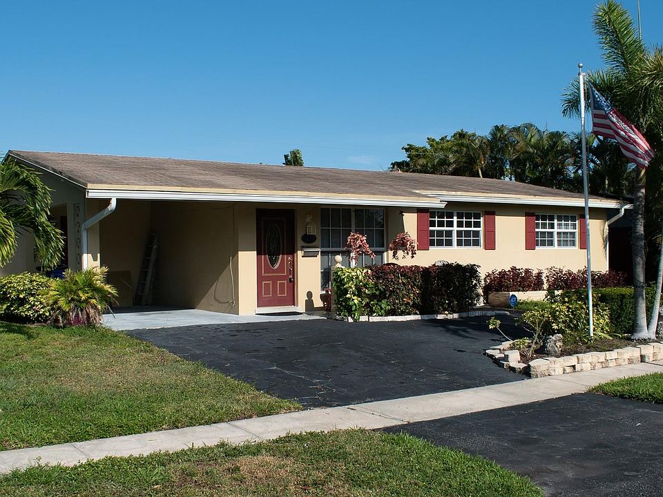 1st image of 1412 SE 1st Way