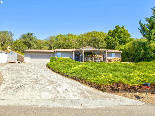 1899 NE Todd St, Roseburg, OR 97470