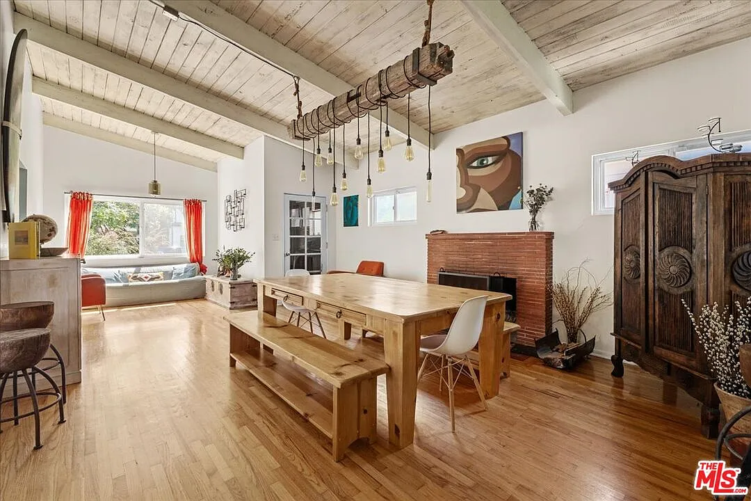 3 bed, 2.0 bath, 1537 sqft, $9,000 — Photo 2