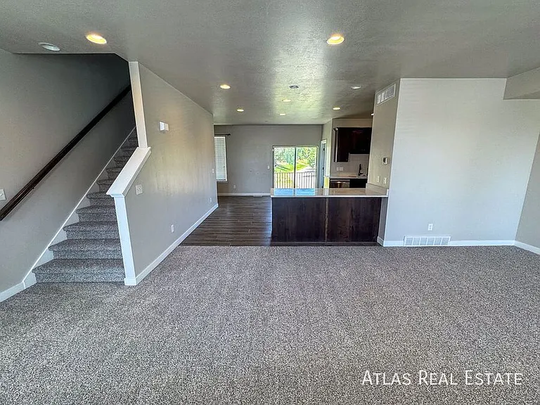 2530 N Knights Ln — Photo 3