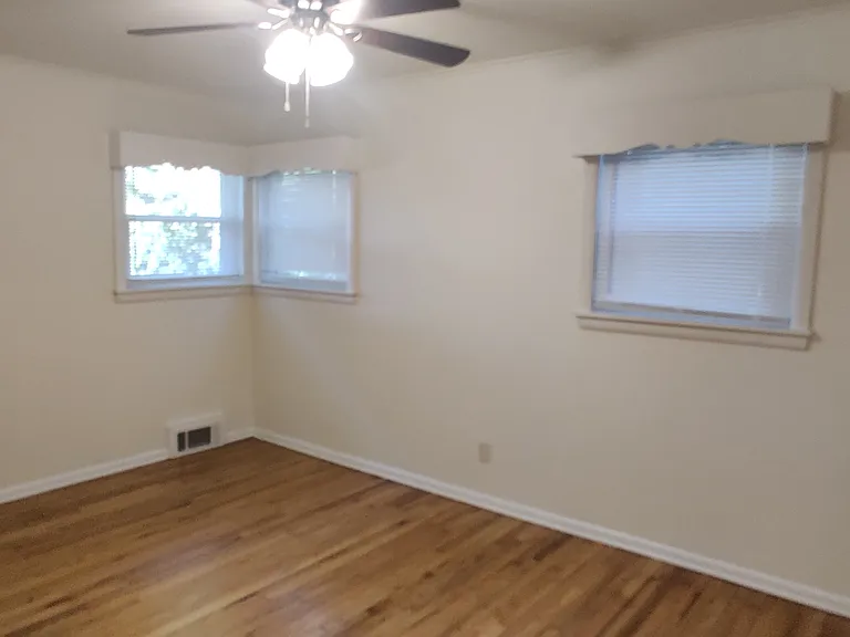 1350 N Kings Dr — Photo 10