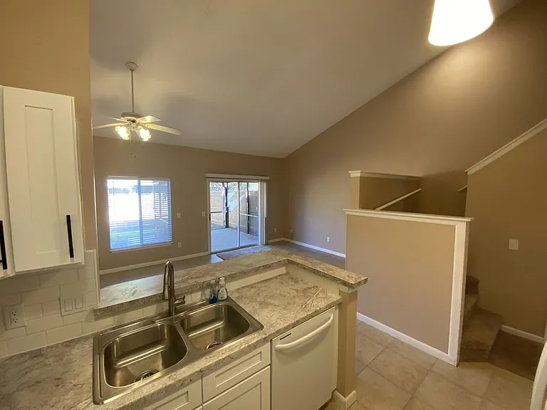 1321 Eagle Ln — Photo 5