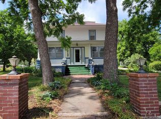 1012 5th St, Pawnee City, NE 68420
