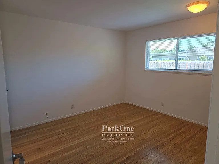 915 Notre Dame Ave — Photo 8