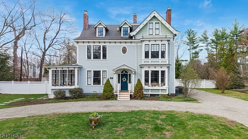 50 Morris Ave photo 1
