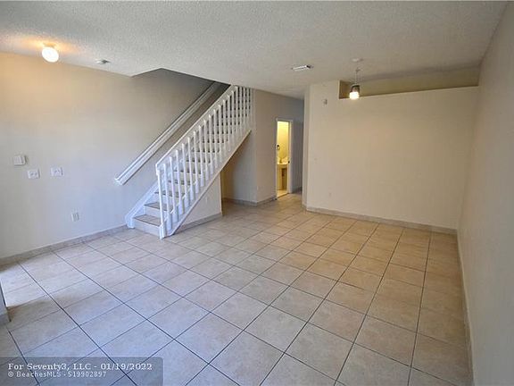 4th image of 2243 SE 24th Pl #2243