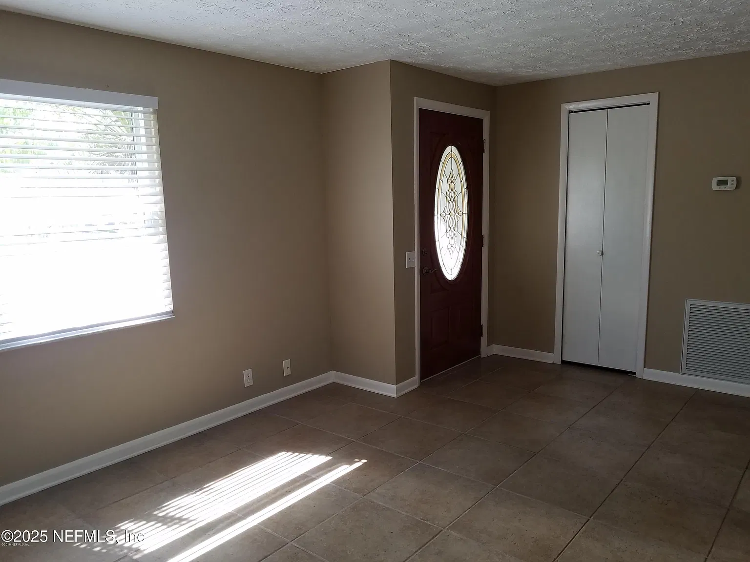 3 bed, 2.0 bath, 1914 sqft, $1,750 — Photo 4