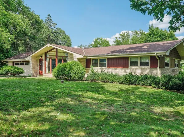 816 Maple WAY N N, Waukesha, WI 53188