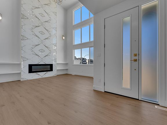 5th image of 3005 7a Ave SW