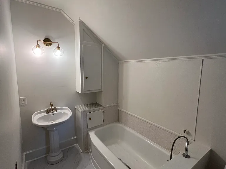 516 N Park St — Photo 17