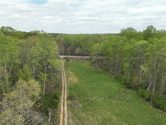 2nd image of 850 Lebanon Rd