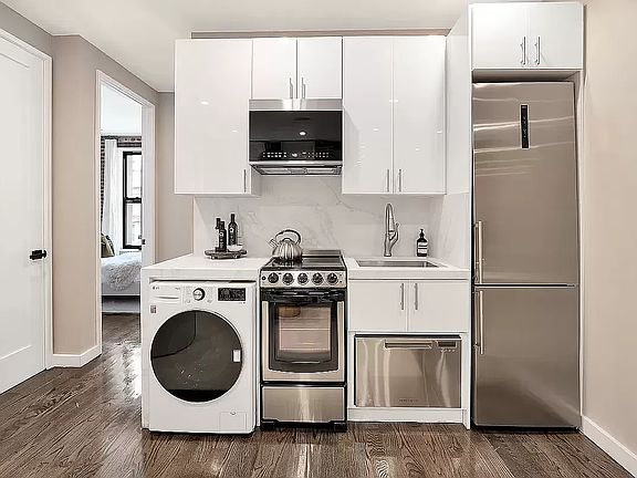 4th image of 228 8th Ave #14A