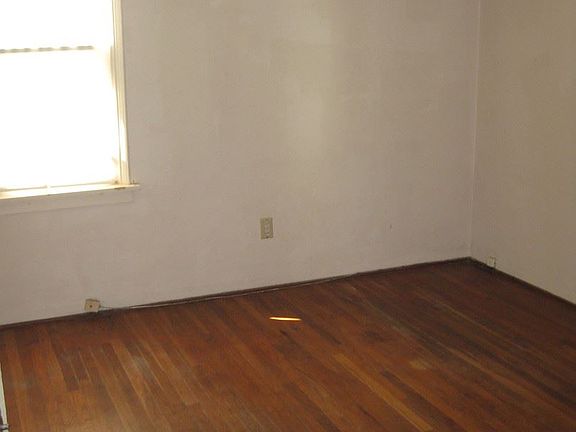 4th image of 412 H Ave