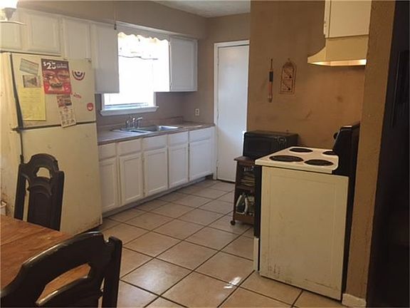 Kitchen. All electric appliances.