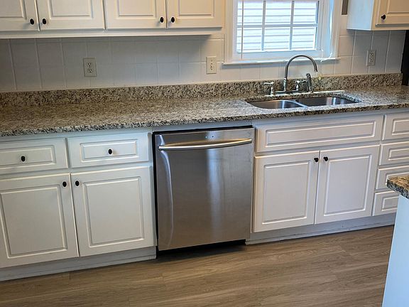 3rd image of 132 Shelby Dr #132