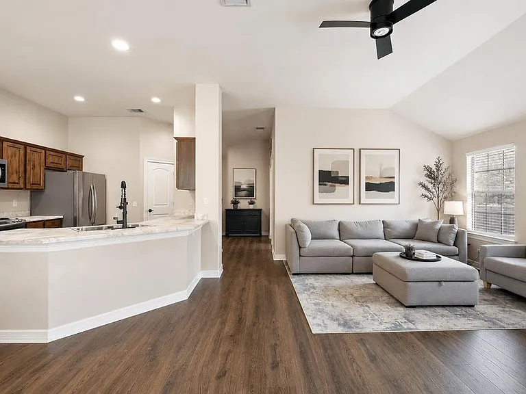 714 Newport Dr — Photo 6