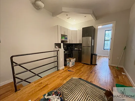 Rented by Hagstrom Management Inc | media 4