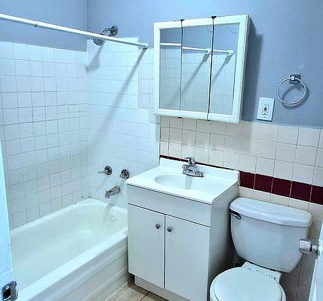 5th image of 2252 S Whipple St #2F