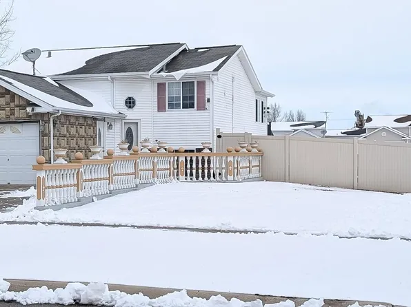 238 Pinewood Blvd, West Fargo, ND 58078