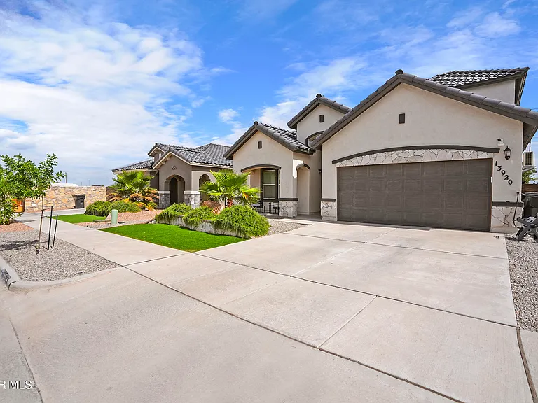 13920 Loreina Luz Ave — Photo 2