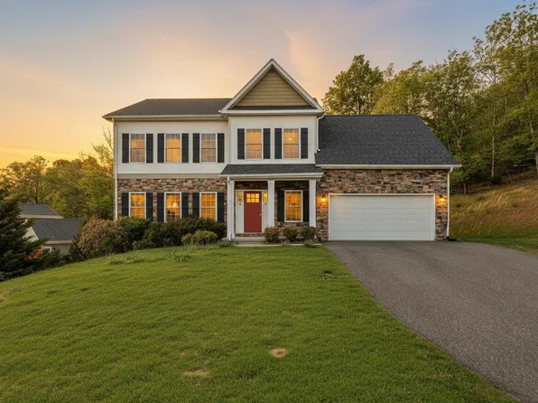 4235 Berkeley Place Dr, Roanoke, VA 24018