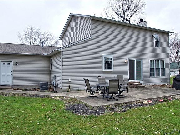 3rd image of 1500 Amberwood Ln