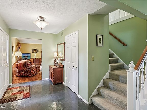 3rd image of 179 Fox Run Trl