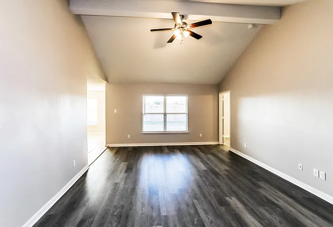 4 bed, 2.0 bath, 1688 sqft, $2,045 — Photo 3