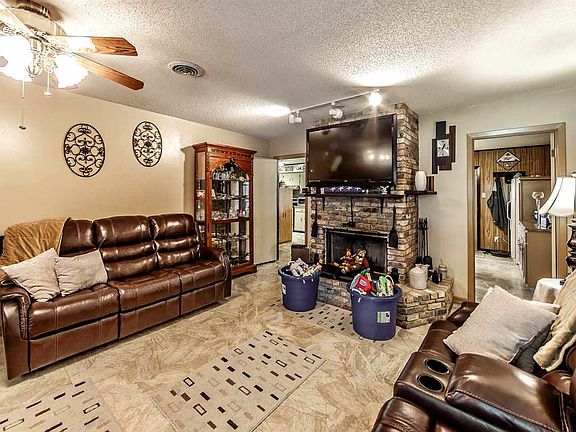 4th image of 1308 W Camellia Dr