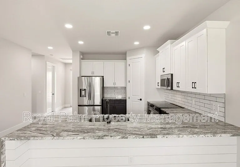 3750 NE 13th Ave — Photo 12