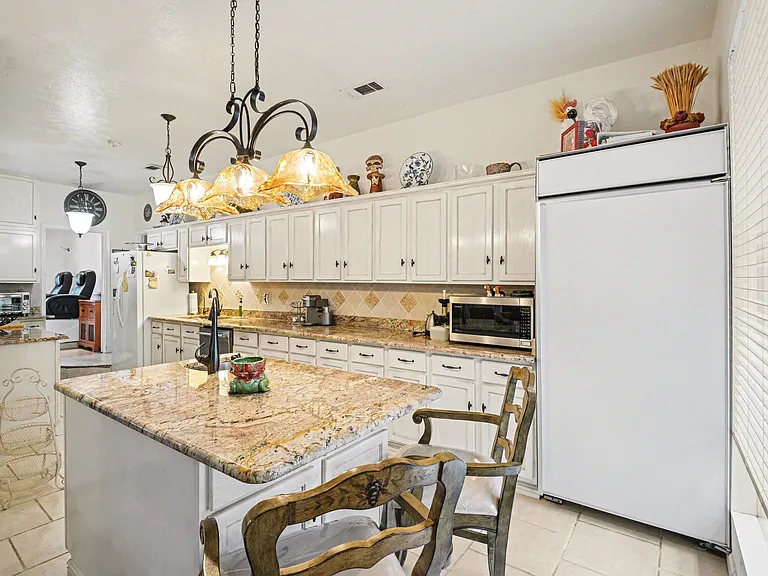 14140 Hillcrest Rd — Photo 9