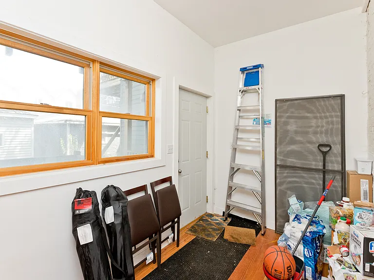 2139 N Oakley Ave #1 — Photo 3