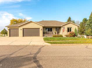 1204 Territory Dr, Bismarck, ND 58503
