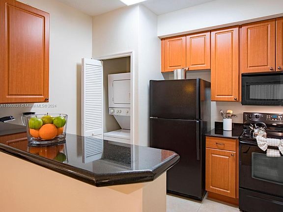 4th image of 7383 Universal Blvd #1211