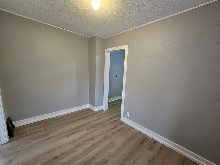 425 Glenwood St — Photo 11