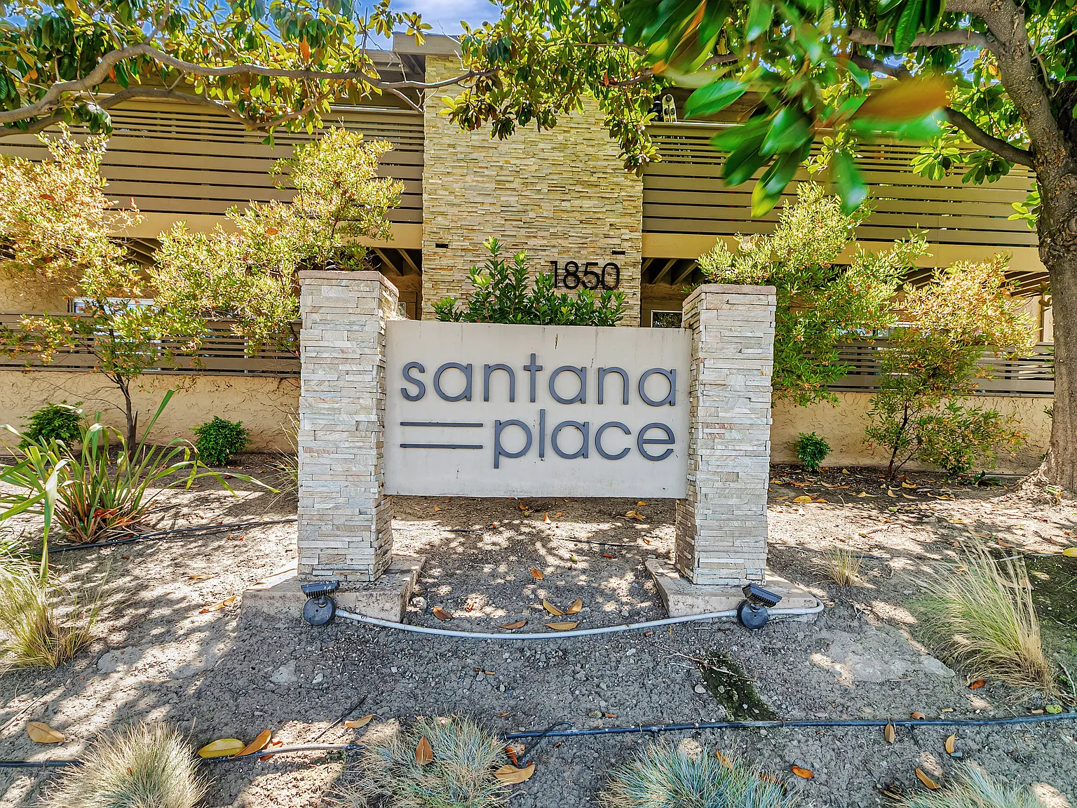 Santana Place — Photo 1