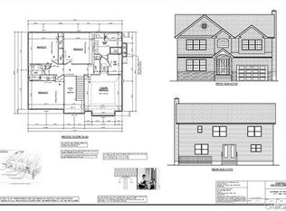 253 Red Maple Dr S, Levittown, NY 11756