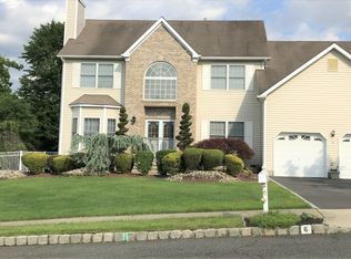 6 Katelyn Ct, Matawan, NJ 07747