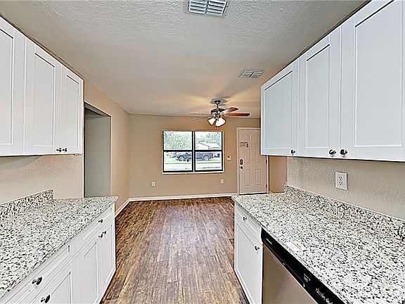 5th image of 2301 Weber St