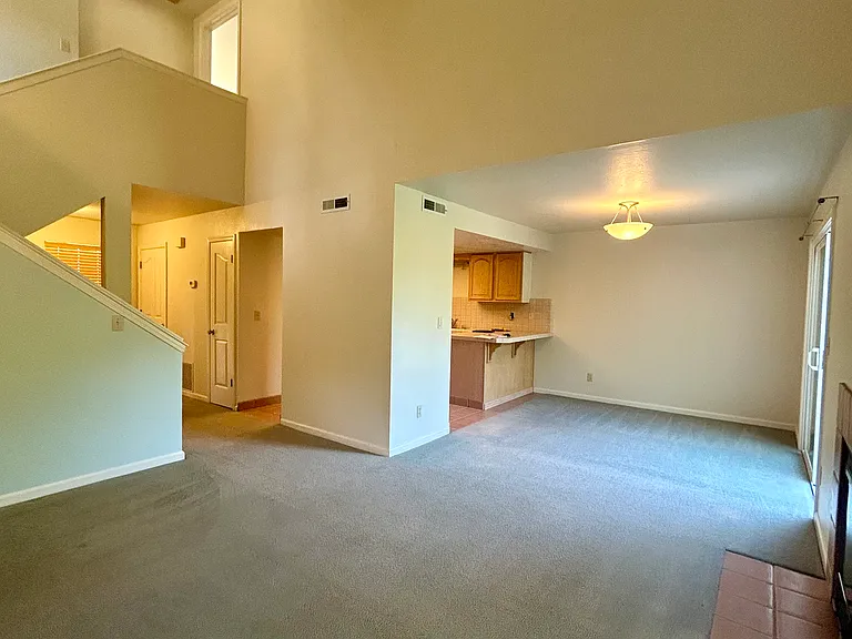 806 Isbel Ct — Photo 4