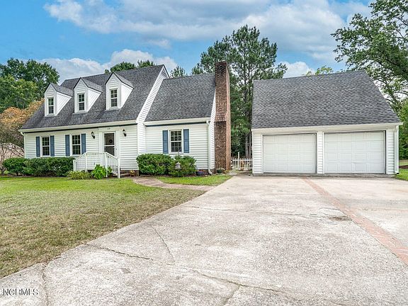 3rd image of 129 S Applewood Court