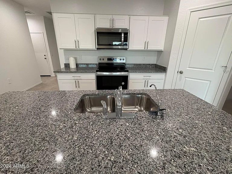 1575 E Lardner Dr — Photo 32