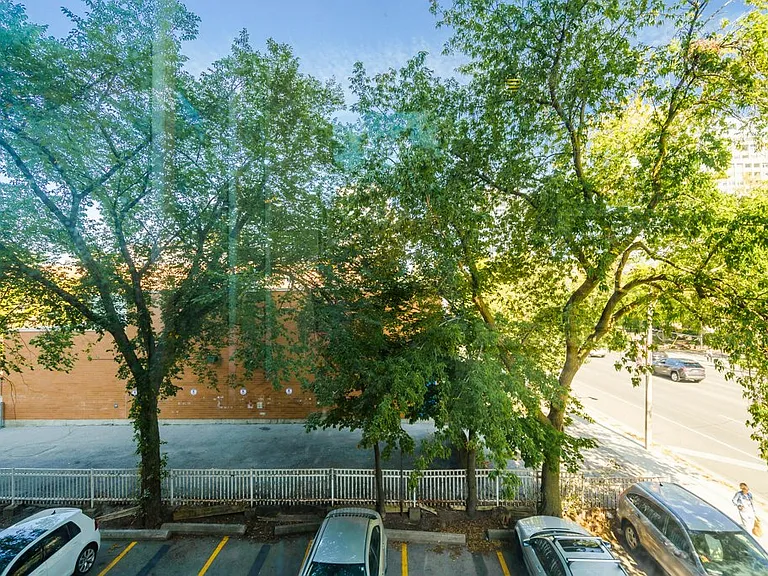 160 Balmoral Ave #1 — Photo 37