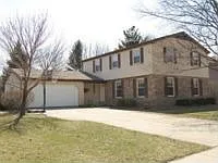 1004 Iroquois Ave photo 1