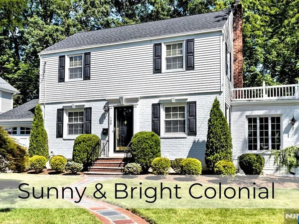 160 Kensington Rd, River Edge, NJ 07661